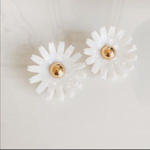 NWOT Lele Sadoughi Daisy Earrings
